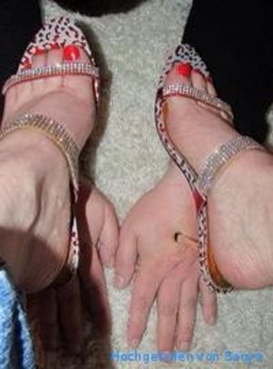 Hand - Trampling extrem -
 habe leichtes Spiel dich gefügig zu machen - 
schreibe mir, wenn auch du das erleben willst 